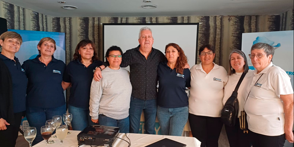 La comisin directiva en el Encuentro Nacional de Salud para Trabajadores de Edificios y el Encuentro Regional Costa Atlntica en la Ciudad de Mar del Plata en la Provincia de Buenos Aires del 20 y 21 de septiembre. [Foto redes sociales]