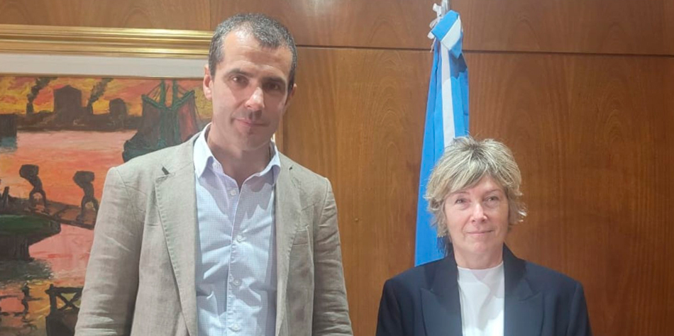 La subinspectora general de Justicia, Marta Pardini, y el director del Registro de la Propiedad Inmueble, Bernardo Mihura de Estrada [Foto Argentina.gov.ar]